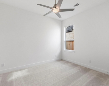 8011 Fenway Heights Drive - Photo Thumbnail 11