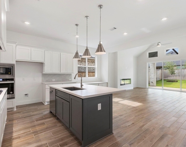 8011 Fenway Heights Drive - Photo Thumbnail 10