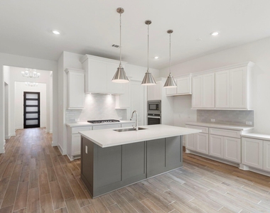 8011 Fenway Heights Drive - Photo Thumbnail 9