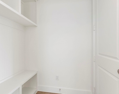 8011 Fenway Heights Drive - Photo Thumbnail 24