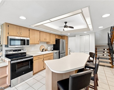 27761 Hacienda East Boulevard - Photo Thumbnail 6