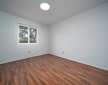 2411 Gunston Ct - Photo Thumbnail 14