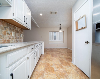 2411 Gunston Ct - Photo Thumbnail 5