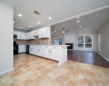 2411 Gunston Ct - Photo Thumbnail 3