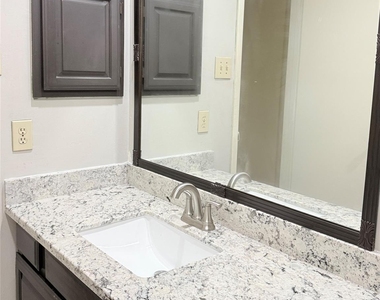 2411 Gunston Ct - Photo Thumbnail 15