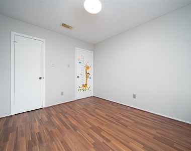 2411 Gunston Ct - Photo Thumbnail 16
