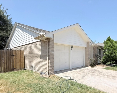 2411 Gunston Ct - Photo Thumbnail 6