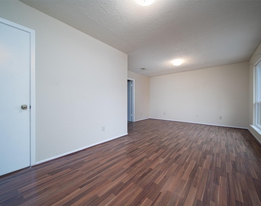 2411 Gunston Ct - Photo Thumbnail 11