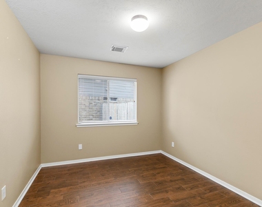 3403 Cypress Village Drive - Photo Thumbnail 14