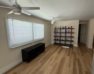 2112 Lxora Court E - Photo Thumbnail 8