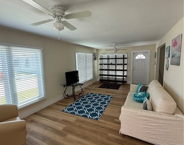 2112 Lxora Court E - Photo Thumbnail 2