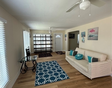 2112 Lxora Court E - Photo Thumbnail 3