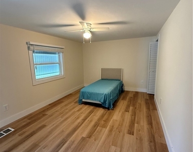 2112 Lxora Court E - Photo Thumbnail 9