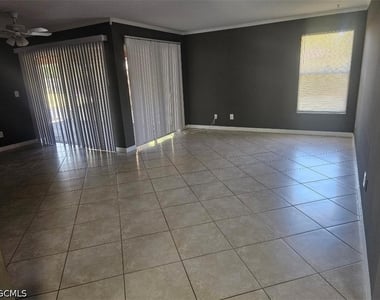 4126 Se 2nd Avenue - Photo Thumbnail 1