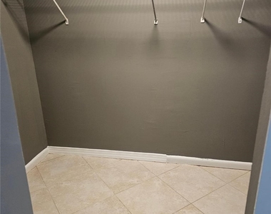 4126 Se 2nd Avenue - Photo Thumbnail 6