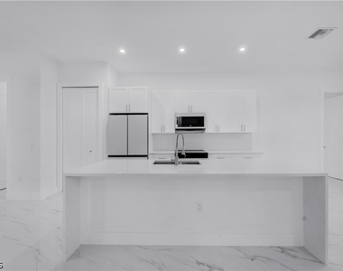 3226 Nw 41st Avenue - Photo Thumbnail 8