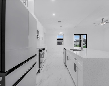 3226 Nw 41st Avenue - Photo Thumbnail 13
