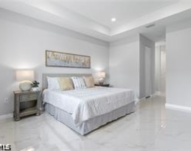 127 Chiquita Boulevard N - Photo Thumbnail 20