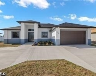 127 Chiquita Boulevard N - Photo Thumbnail 1