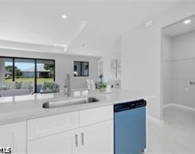127 Chiquita Boulevard N - Photo Thumbnail 5