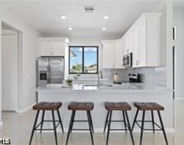 127 Chiquita Boulevard N - Photo Thumbnail 6