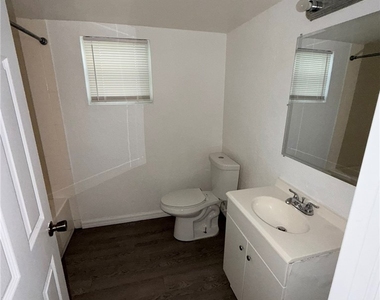 1919 Lillie Street - Photo Thumbnail 2