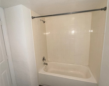 1919 Lillie Street - Photo Thumbnail 3