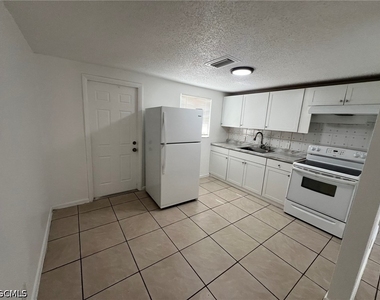 286-296 Lowell Avenue - Photo Thumbnail 9