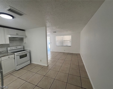286-296 Lowell Avenue - Photo Thumbnail 10