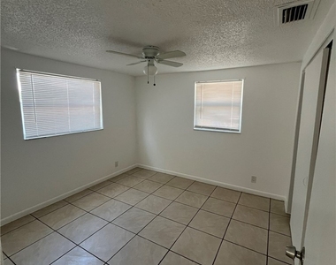 286-296 Lowell Avenue - Photo Thumbnail 13