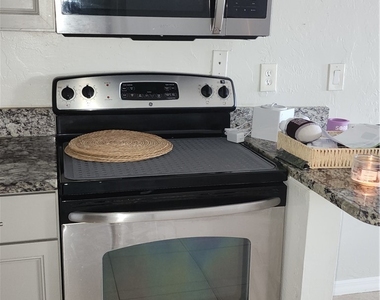 4513 Sw 8th Court - Photo Thumbnail 6