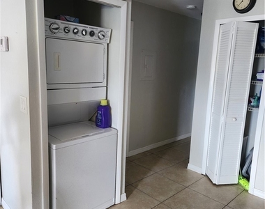 4513 Sw 8th Court - Photo Thumbnail 7