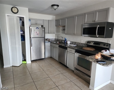 4513 Sw 8th Court - Photo Thumbnail 5