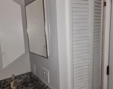 4513 Sw 8th Court - Photo Thumbnail 14