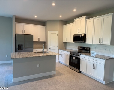 1030 Greenfield Street - Photo Thumbnail 7