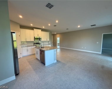 1030 Greenfield Street - Photo Thumbnail 10