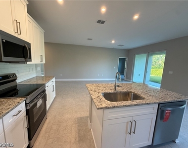 1030 Greenfield Street - Photo Thumbnail 8