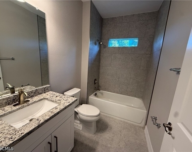 1030 Greenfield Street - Photo Thumbnail 18