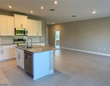 1030 Greenfield Street - Photo Thumbnail 9