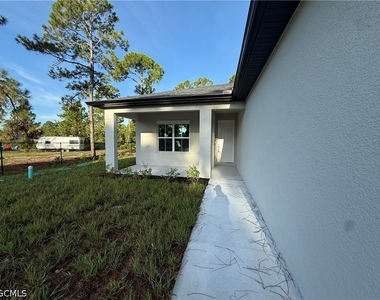 1030 Greenfield Street - Photo Thumbnail 4