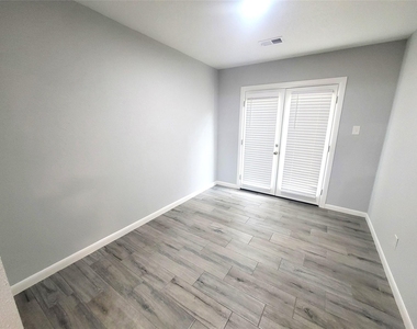 22715 Braken Manor Lane - Photo Thumbnail 4
