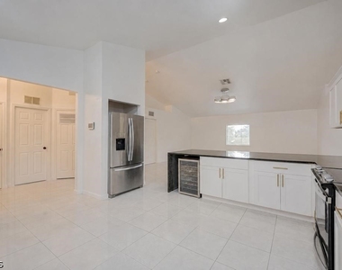 1414 Louis Ave - Photo Thumbnail 2