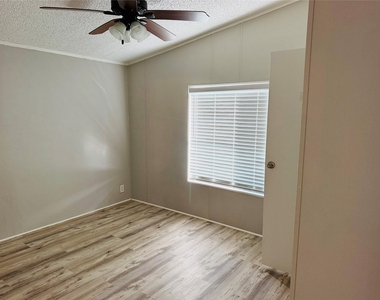 7102 King St Street - Photo Thumbnail 3