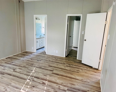 7102 King St Street - Photo Thumbnail 7