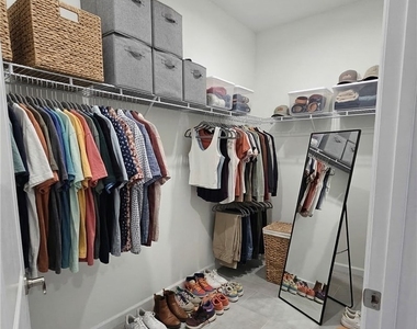 1106 Capri Street E - Photo Thumbnail 4