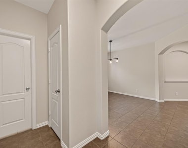 6123 Carver Pines Drive - Photo Thumbnail 4