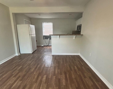 727 W 6th Unit 1 Street - Photo Thumbnail 1