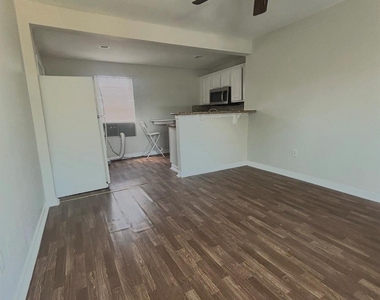 727 W 6th Unit 1 Street - Photo Thumbnail 2
