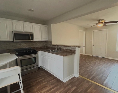 727 W 6th Unit 1 Street - Photo Thumbnail 6