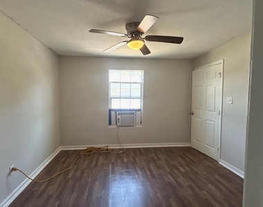 727 W 6th Unit 1 Street - Photo Thumbnail 8